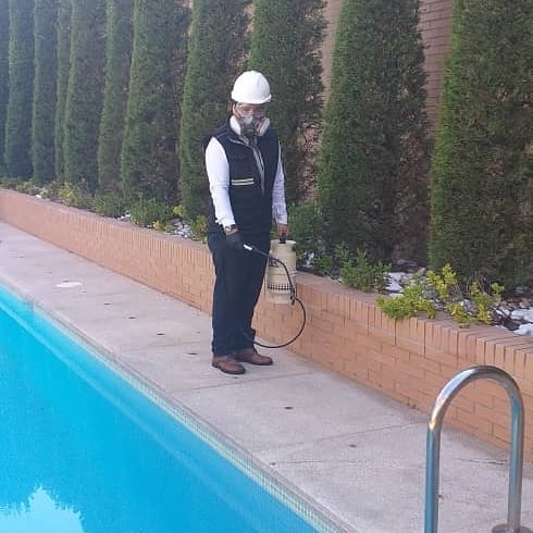 Instalaci贸n de sistemas de control para moscas y mosquitos en locales de restauraci贸n