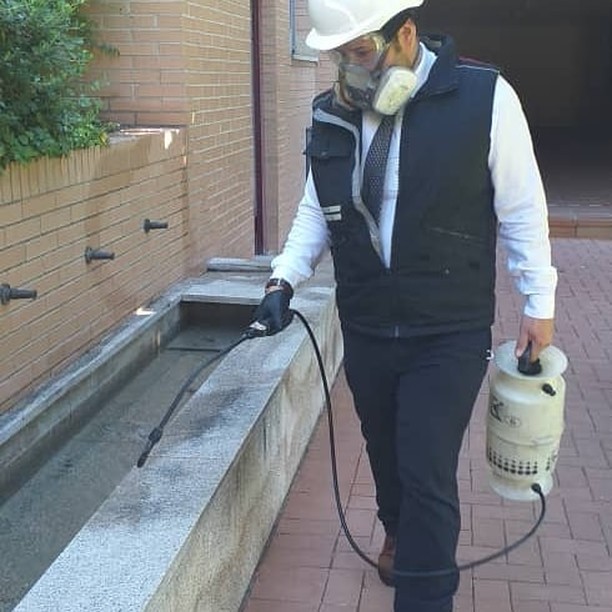 Desinfecci贸n de superficies y puntos cr铆ticos para salud ambiental en espacios p煤blicos